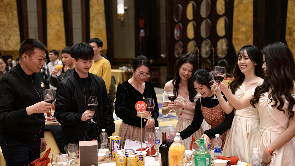 维多利亚老品牌vic(集团)官方网站